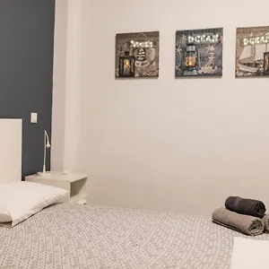 κάντε κράτηση εδώ